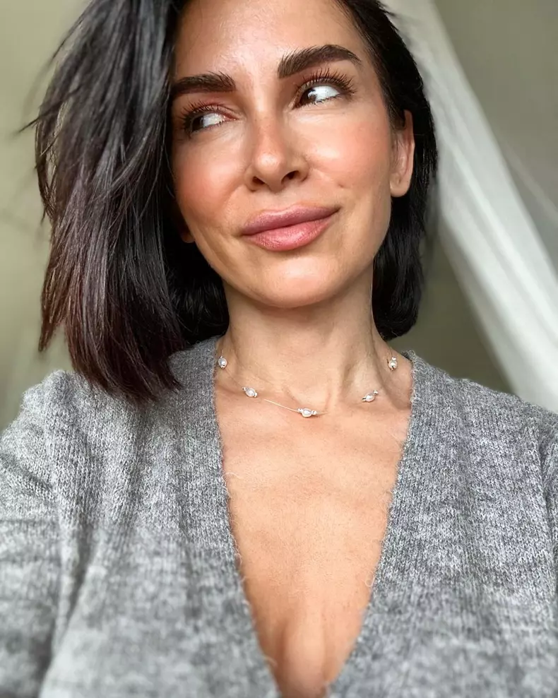 oana frigescu selfie