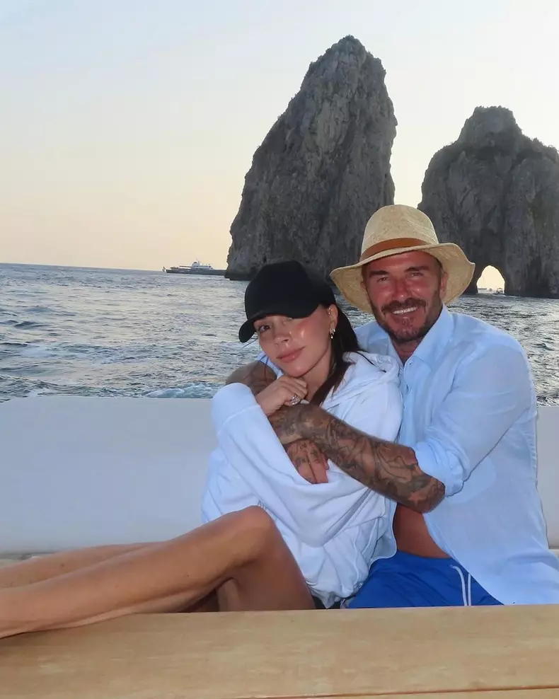 vicotria si david beckham pe o barca