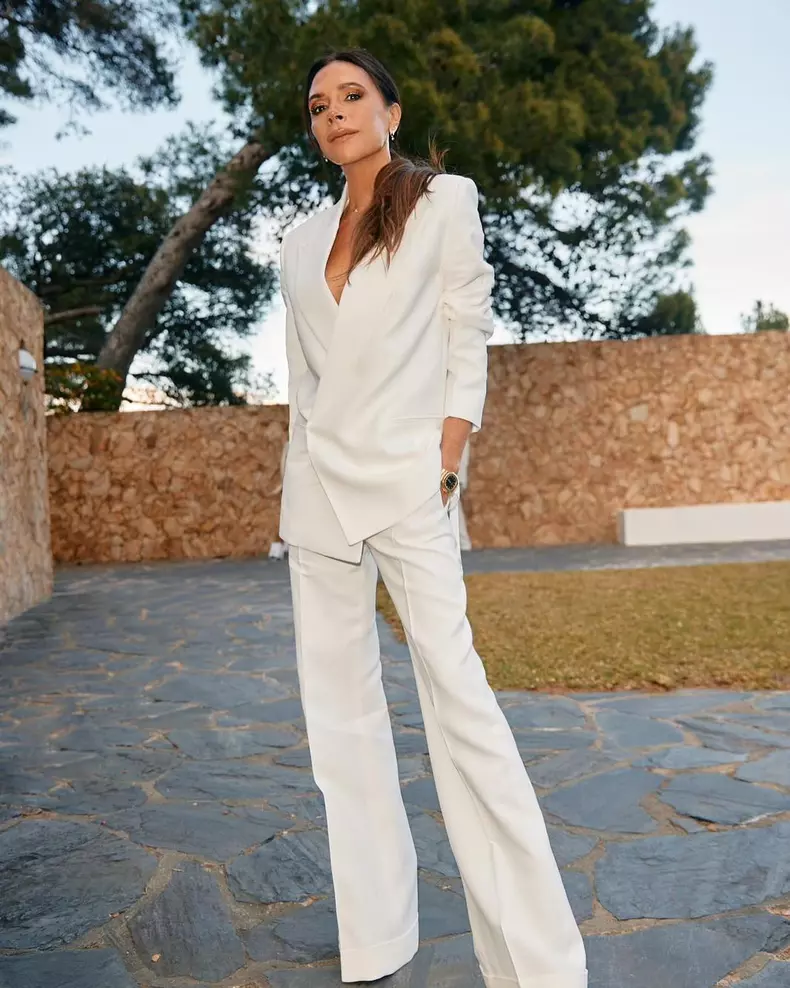 victoria beckham in alb