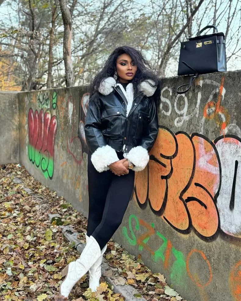 laurette in negru