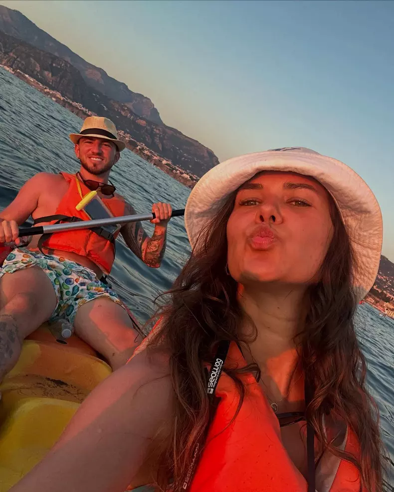 melania si deian cu barca