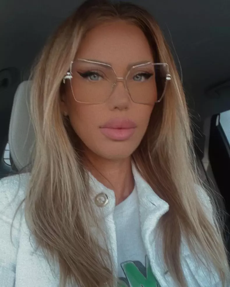Oana Drăgușanu, sora Biancăi Drăgușanu (3)