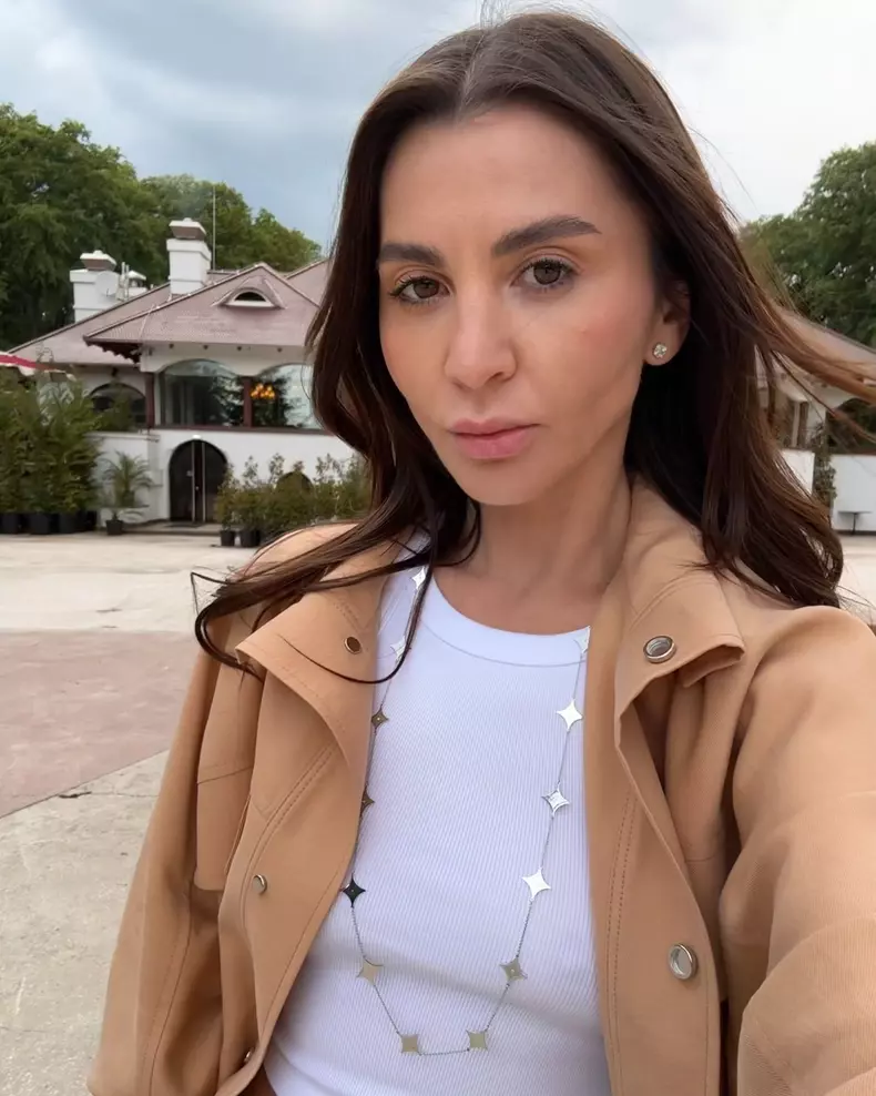 nicoleta manea selfie
