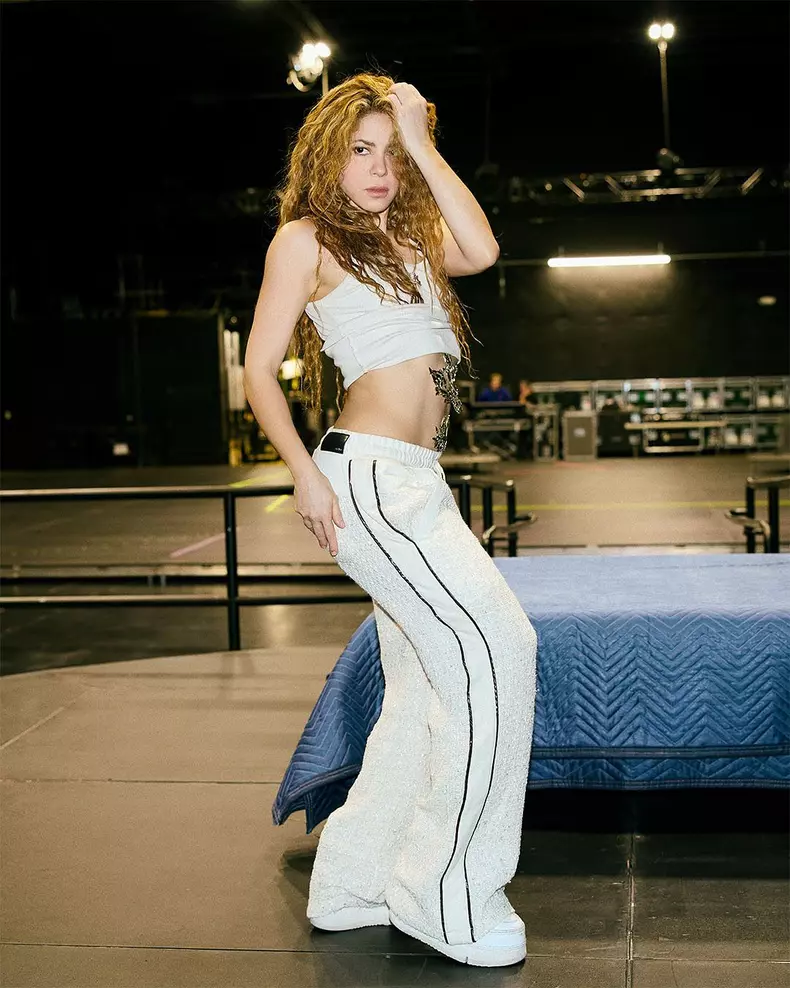 shakira in alb