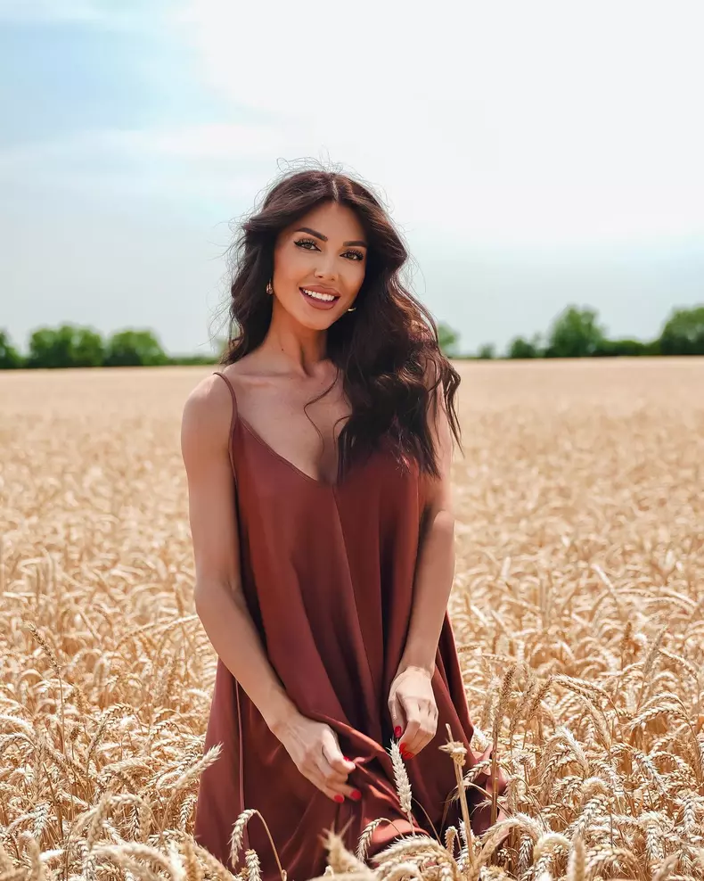 ilinca vandici in lan de grau