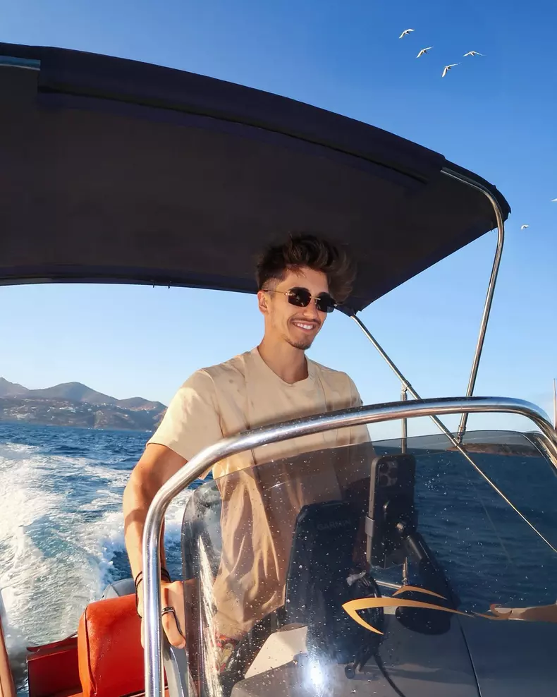 sebastian dobrincu pe barca