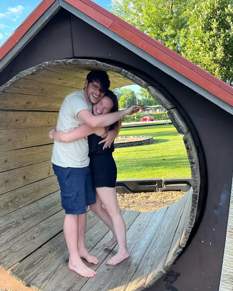 RJ Mitte și Kennedy Suarez, logodnica lui (5)
