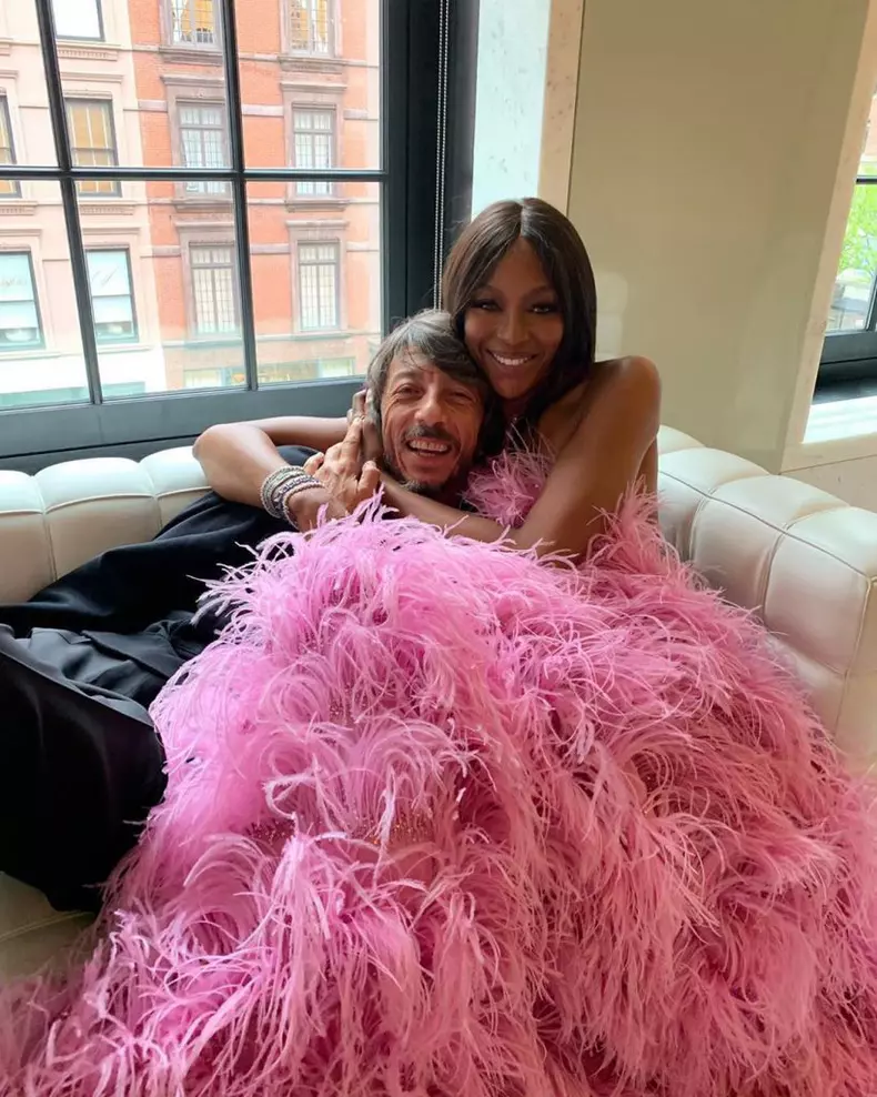 Naomi-Campbell-alături-de-Pierpaolo-Piccioli-designerul-casei-Valentino-@naomi-819x1024