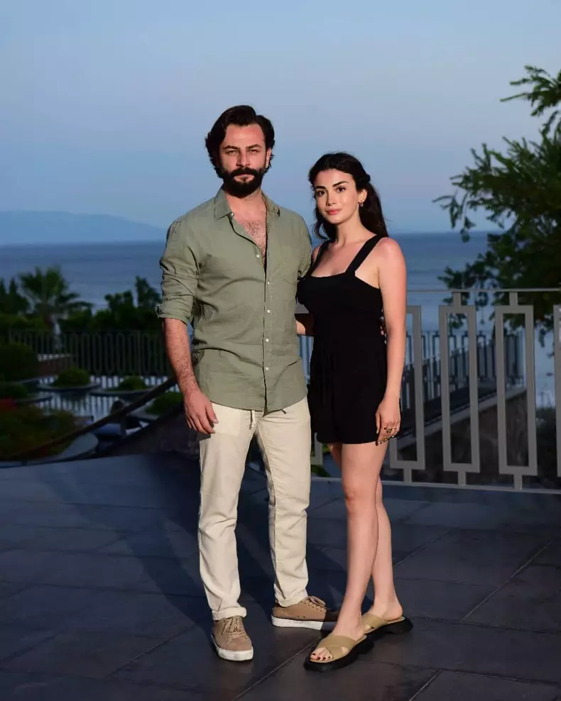 Özge Yağız și Gökberk Demirci s-au logodit oficial (3)