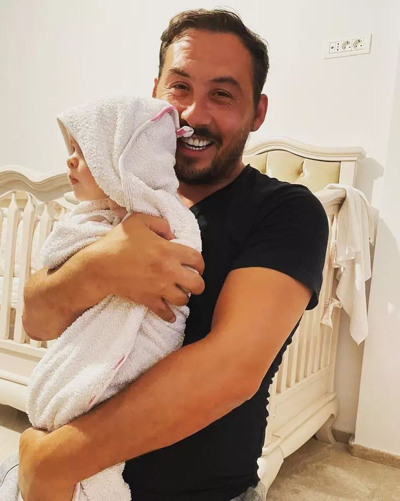 Ștefan Stan va deveni din nou tată. Soția lui, Simona, e însărcinată în 4 luni