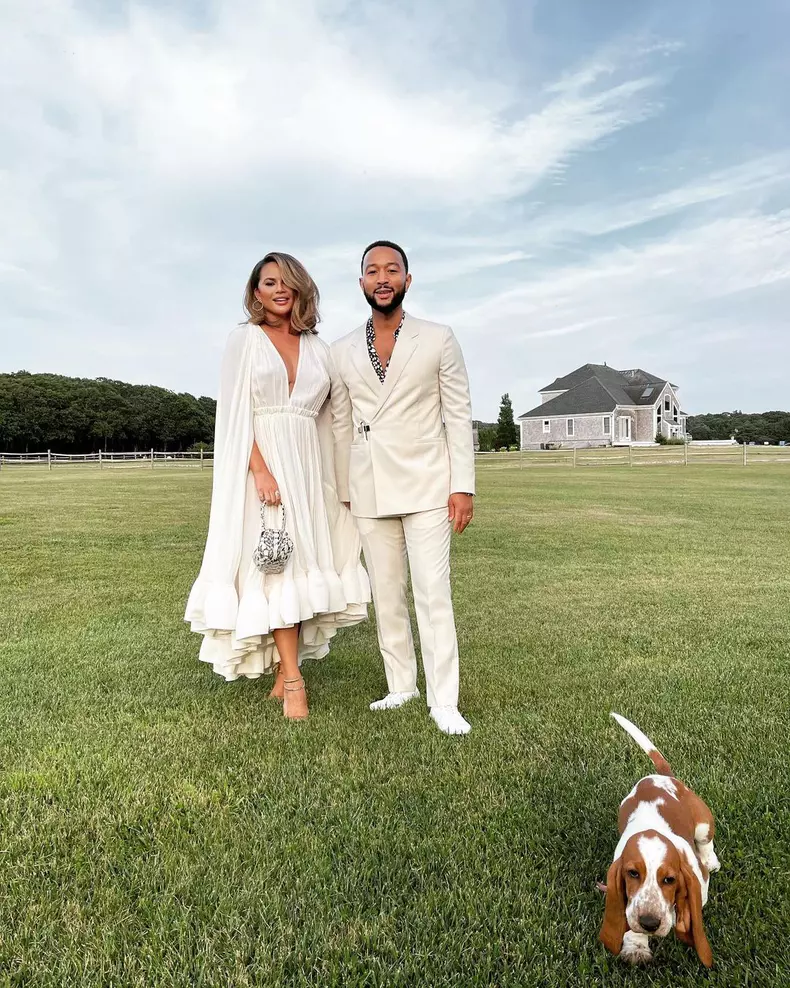 Chrissy-Teigen-de-nerecunoscut-dupa-o-operatie-estetica-Cum-arata-acum-sotia-lui-John-Legend-3