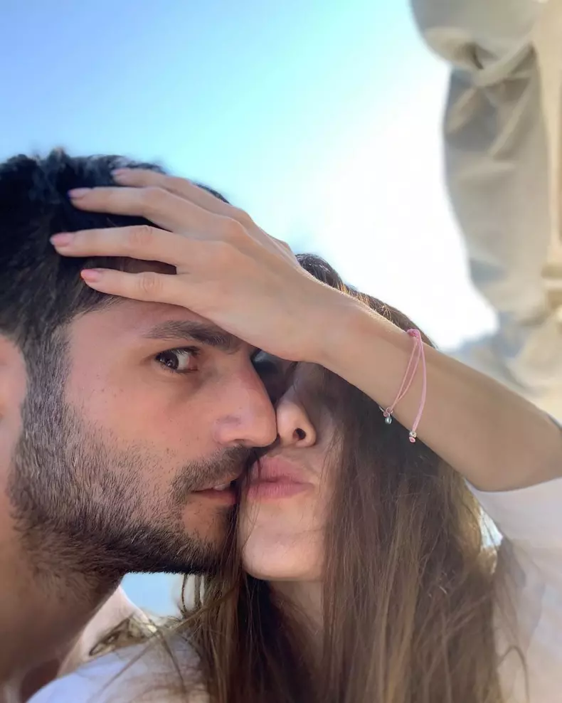 Ozge-Gurel-si-Serkan-Cayoglu-195235357_153012376745034_6898003780878283105_n