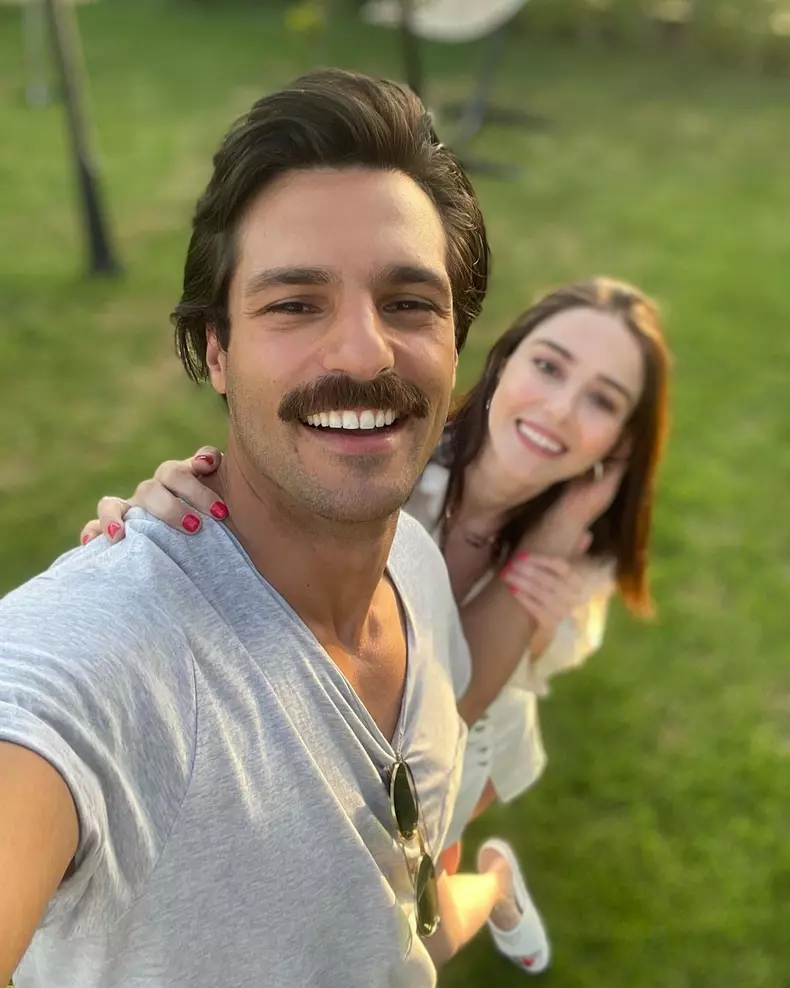 Ozge-Gurel-si-Serkan-Cayoglu-195248345_785493025670583_6941675871994772652_n