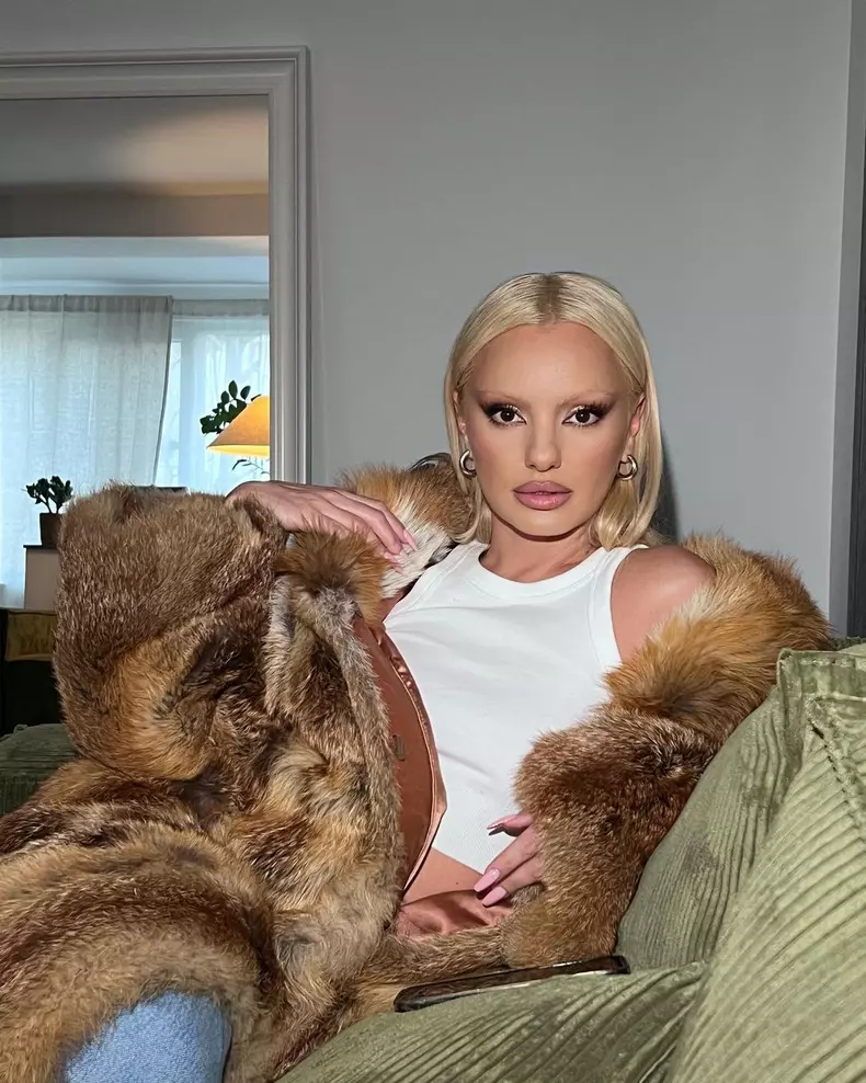 alexandra-stan-in-mijlocul-unui-scandal-de-proportii.-o-fosta-asistenta-tv-o-acuza-ca-i-a-furat-iubitul-2-1