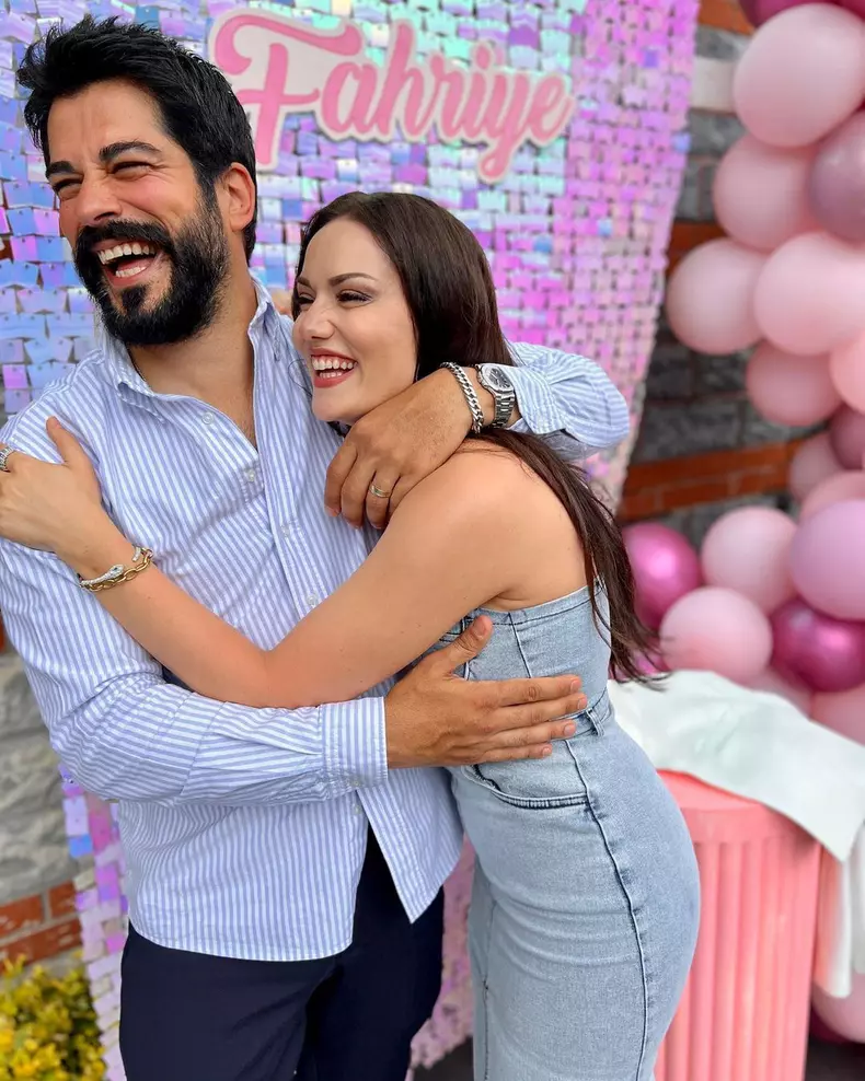 fahriye-evcen-351699567_158505580537332_3837624825725711310_n