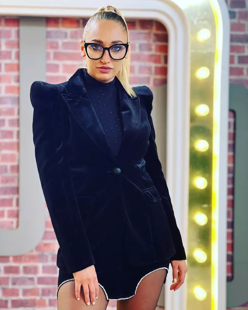 ilona-brezoianu-4
