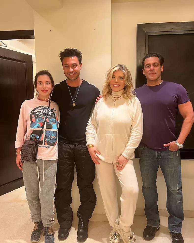 Loredana a stat acasă la Salman Khan și Iulia Vântur