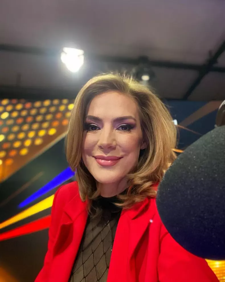 Roxana Ciuhulescu, operație de mărire a bustului  (10)