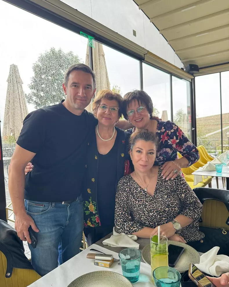 Adela Popescu și mama ei s-au sărbătorit împreună  (2)