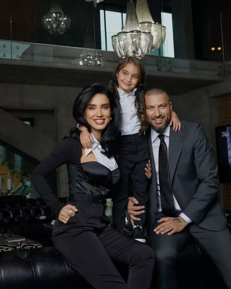 Adelina-Pestritu-si-familie-7