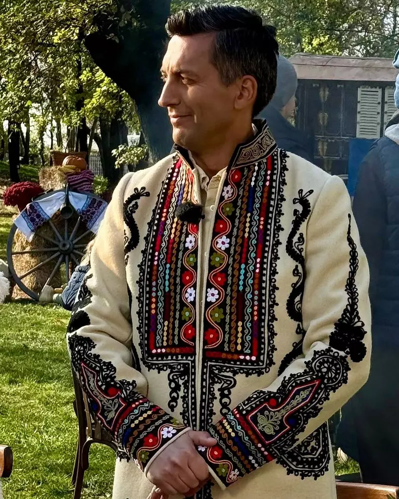 Echipa Știrilor Pro TV în costume populare și ținute festive (1)