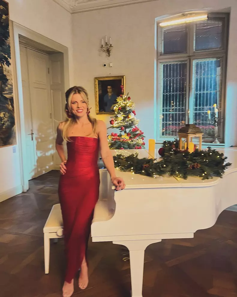Echipa Știrilor Pro TV în costume populare și ținute festive (3)