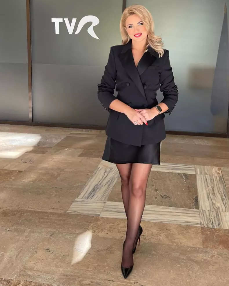 Loredana Iordache, din nou la pupitrul „Telejurnalului” TVR 1  (2)