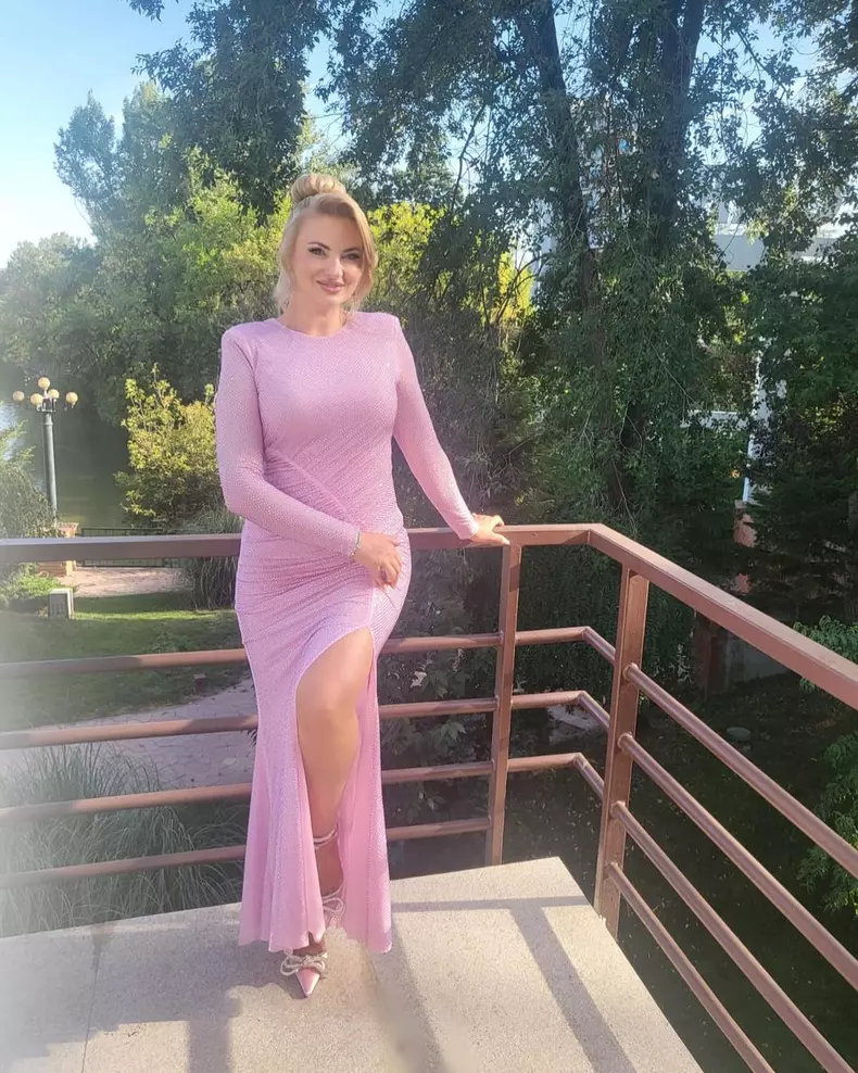 Loredana Iordache, din nou la pupitrul „Telejurnalului” TVR 1  (6)