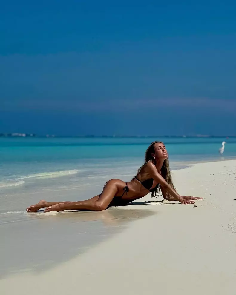 Diana Munteanu, apariție seducătoare pe plajă, în Maldive (7)