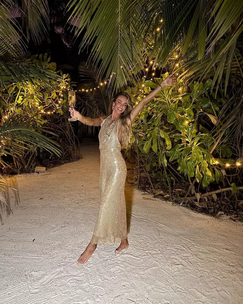 Diana Munteanu, apariție seducătoare pe plajă, în Maldive (9)