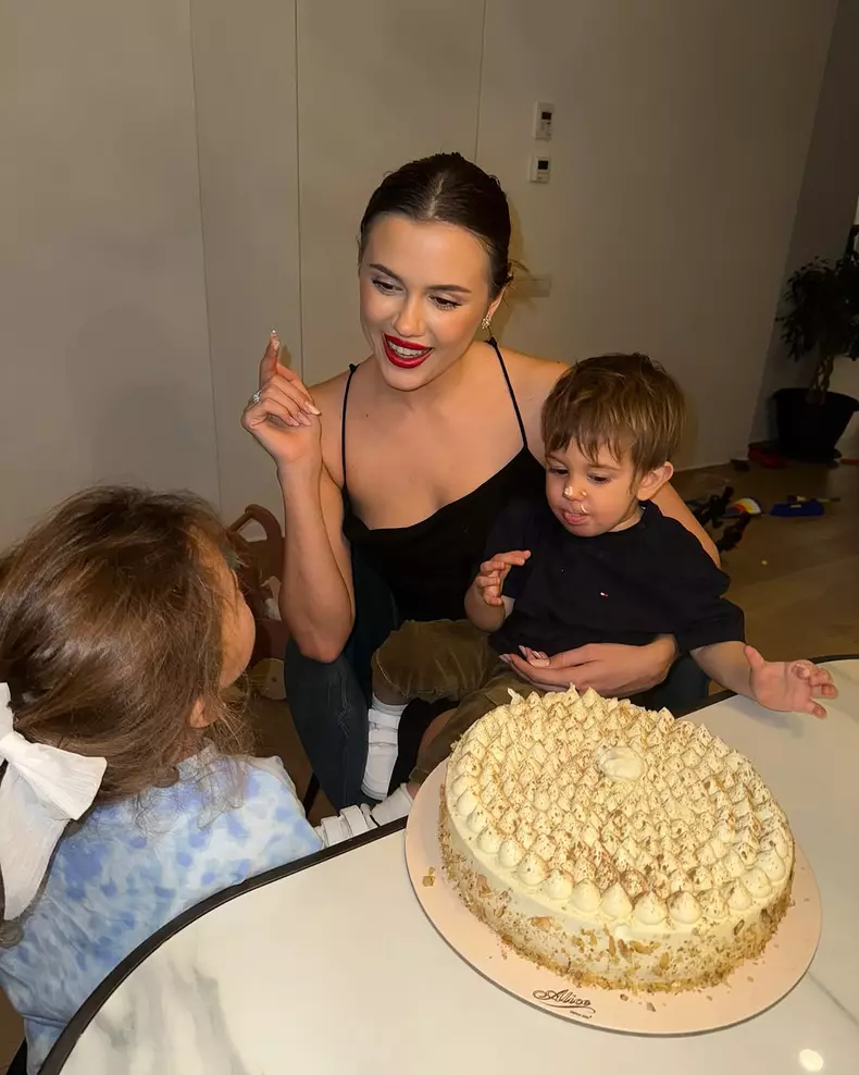 Emily-Burghelea-însărcinată-a-treia-oară  (6)