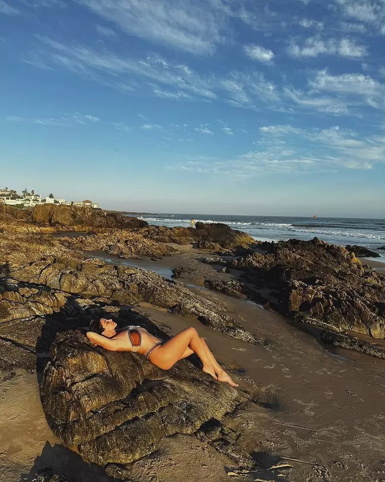 Giovanna - Antonelli - imagini - în - costum - de - baie - la - 49 - de - ani (1)