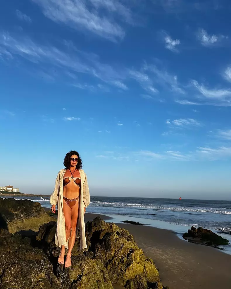 Giovanna - Antonelli - imagini - în - costum - de - baie - la - 49 - de - ani (4)