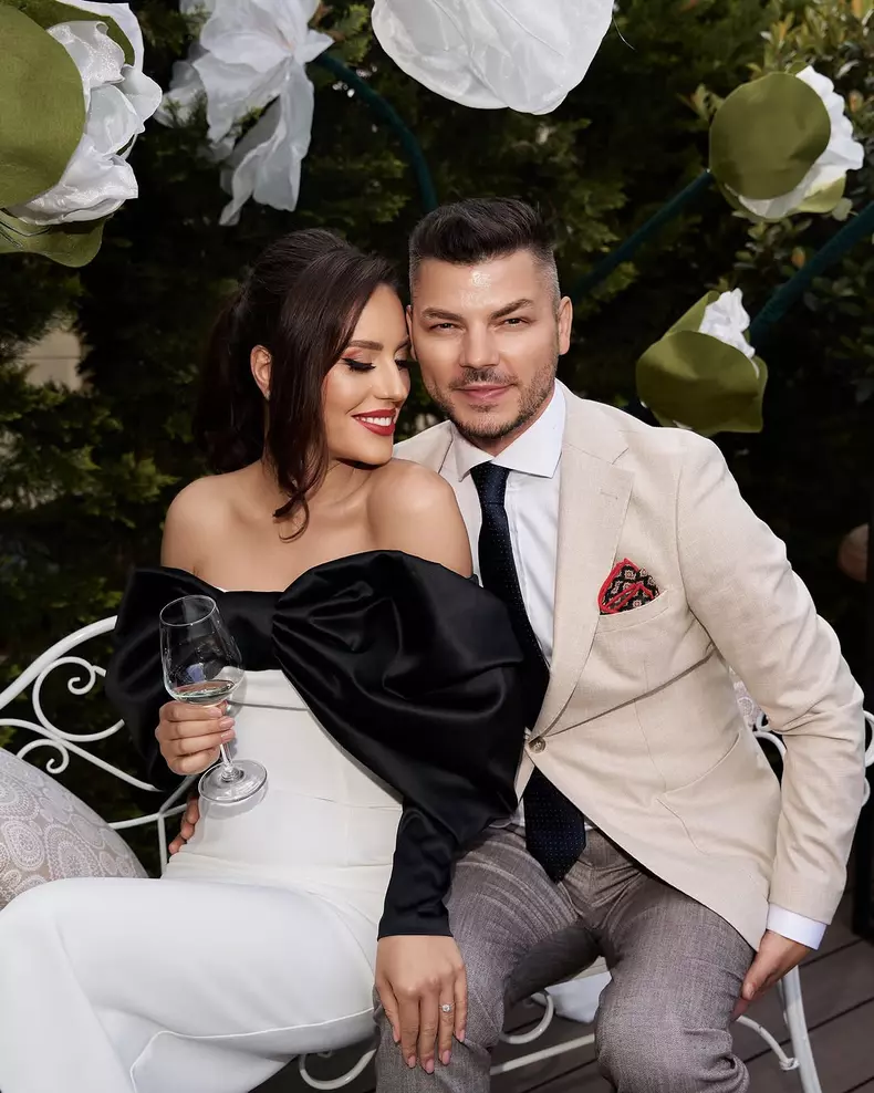Valentin-Luca-s-a-căsătorit-civil-cu-Roxana-Ghiorghian (1)