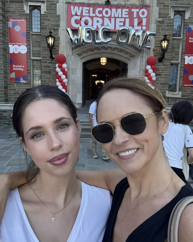 andreea-marin-imagini-violeta-campus-cornell-universitate