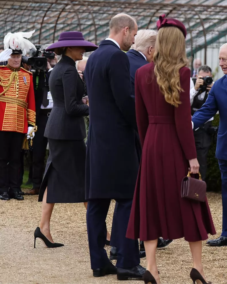 Kate-Middleton-și-Prințul-William-l-au-întâmpinat-oficial-pe-Donald-și-Melania-Trump-la-Windsor-Castle (12)