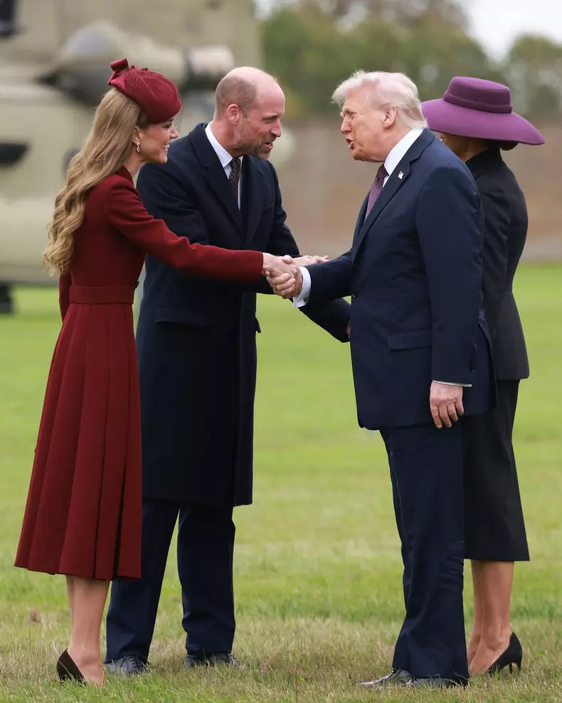 Kate-Middleton-și-Prințul-William-l-au-întâmpinat-oficial-pe-Donald-și-Melania-Trump-la-Windsor-Castle (14)