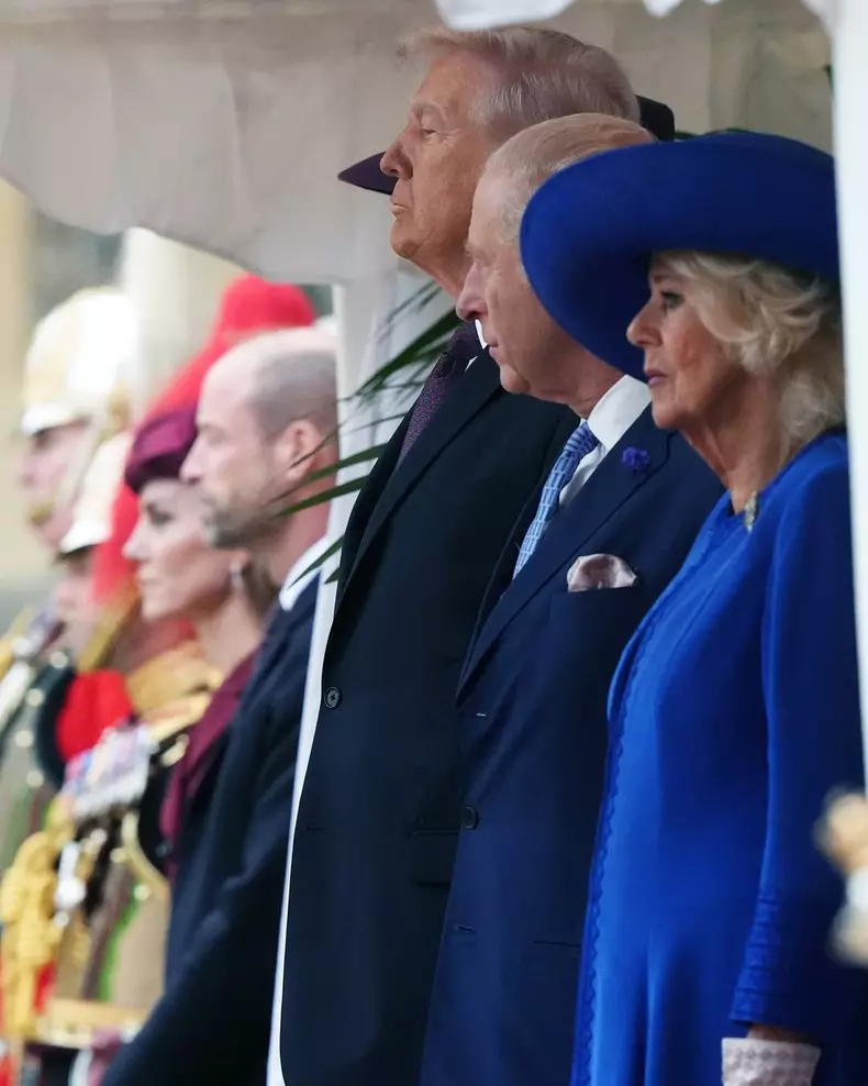 Kate-Middleton-și-Prințul-William-l-au-întâmpinat-oficial-pe-Donald-și-Melania-Trump-la-Windsor-Castle (4)