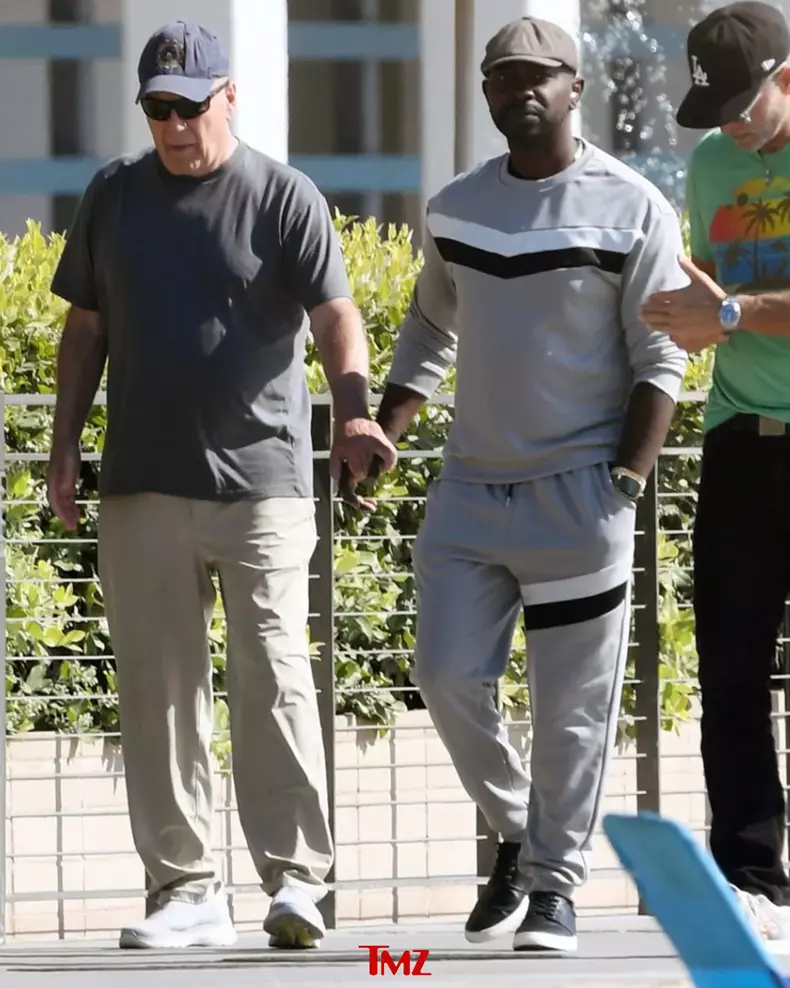 Bruce Willis looked like the multimillion-dollar star he is Thursday in Los Angeles ... as he wa (2)