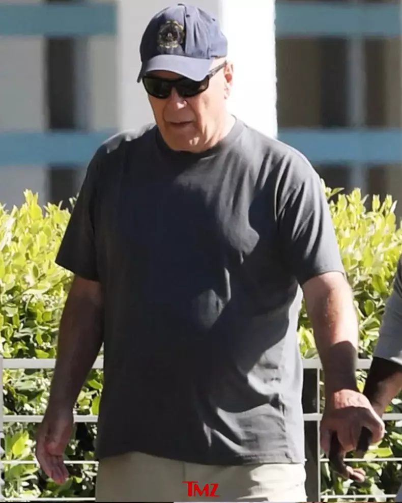 Bruce Willis looked like the multimillion-dollar star he is Thursday in Los Angeles ... as he wa