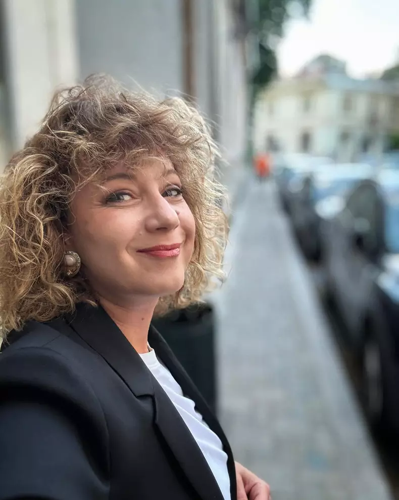 Mirela-Oprisor-4