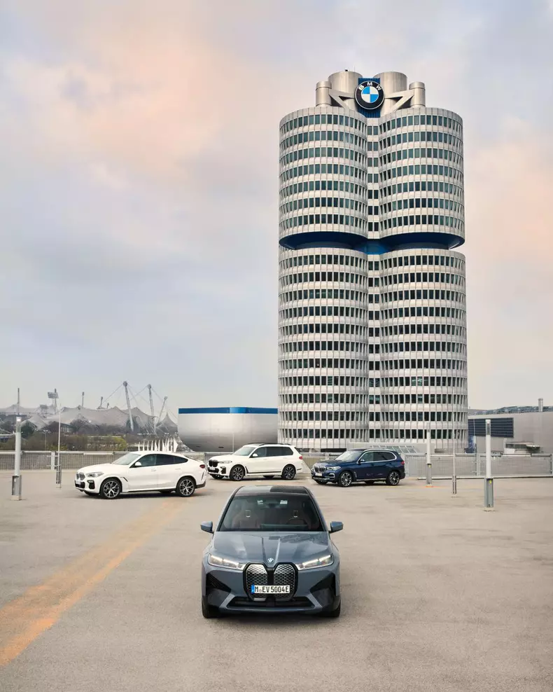 BMW iX si BMW i4 12