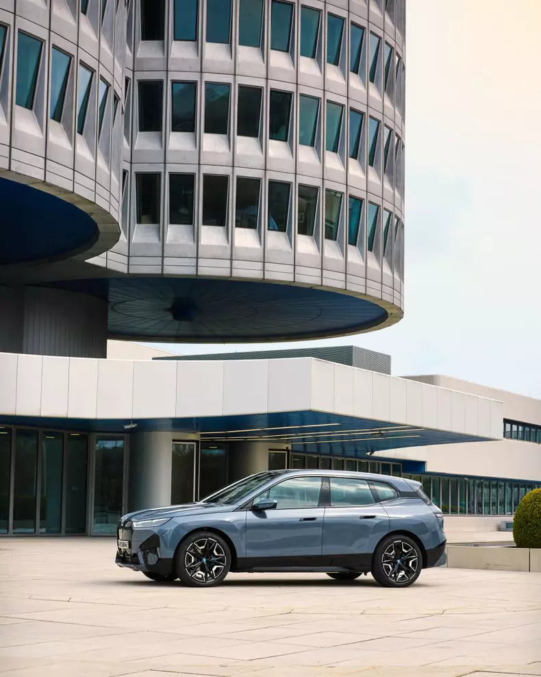 BMW iX si BMW i4 33