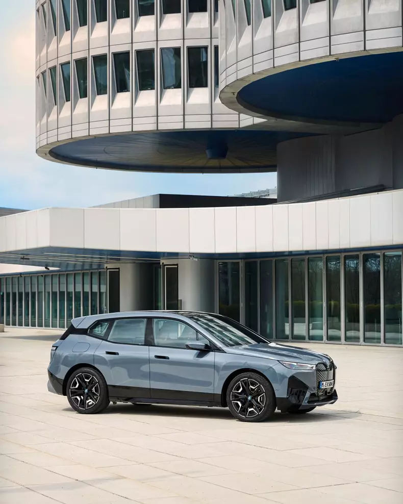 BMW iX si BMW i4 44