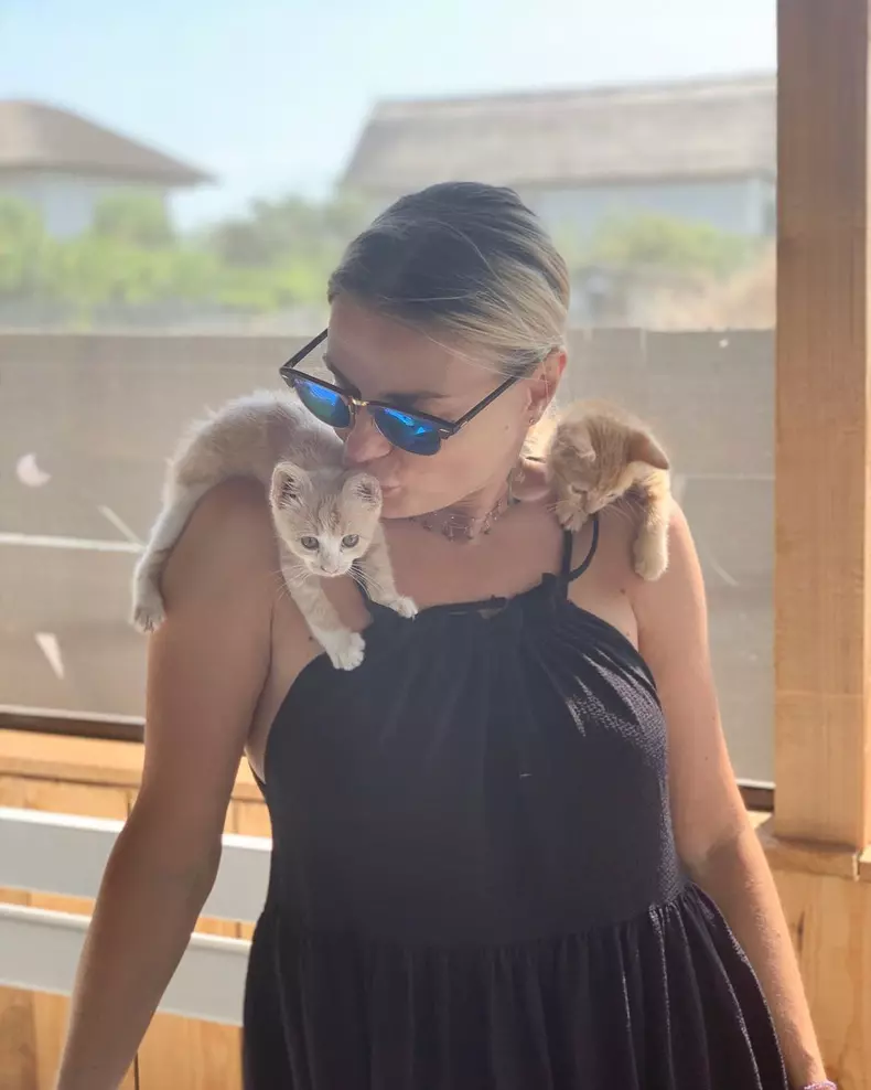 Jojo și pisicuțele Alba și Sfântul