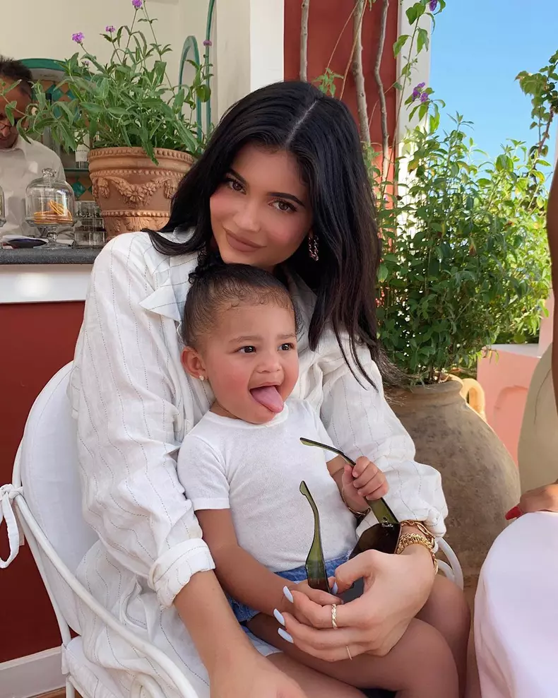Kylie Jenner și fiica ei Stormi