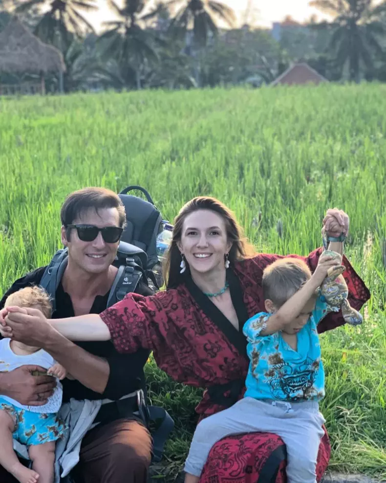Adela Popescu, Radu Vâlcan și fiii lor Alexandru și Andrei