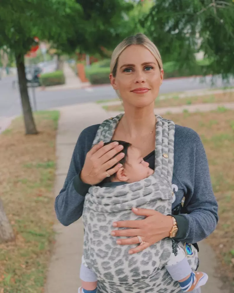 Claire și fiul ei James (2)