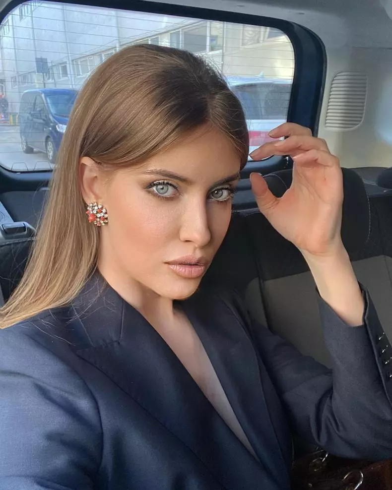 Iulia Albu