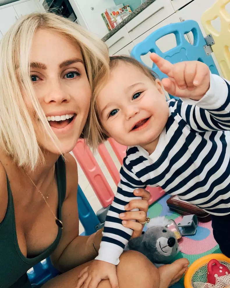 Claire Holt și fiul ei